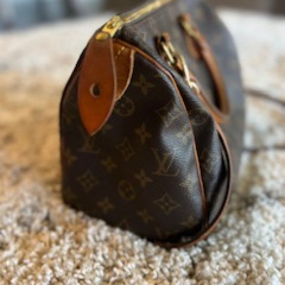 Authentic Louis Vuitton Speedy 30 Monogram - Picture 3 of 9